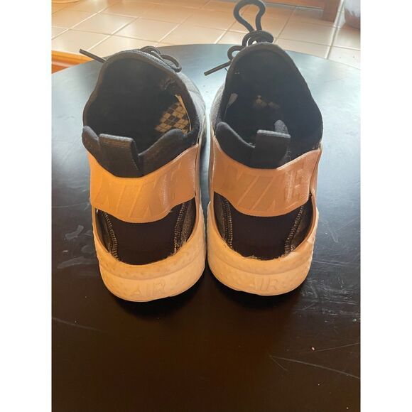 Nike Huarache Shoes (SZ 8.5) - Picture 4 of 6